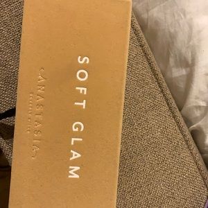 Anastasia Beverly Hills soft glam